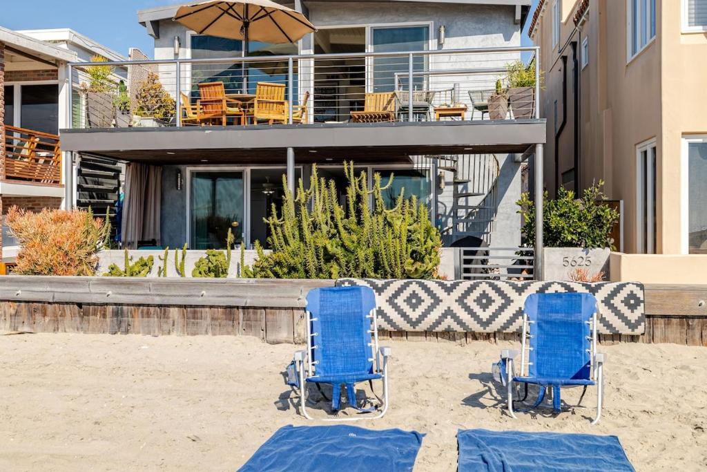 Peninsula Apartment | Oceanfront Oasis