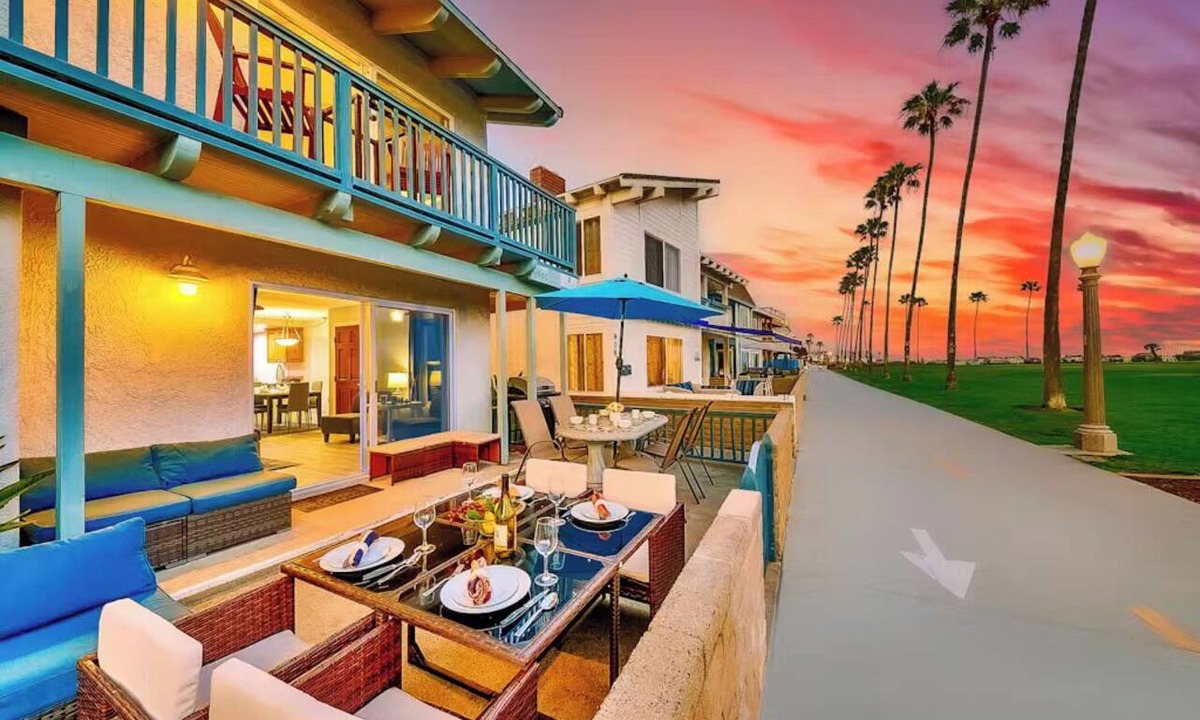 Balboa Peninsula Apartment | Oceanfront Paradise with Private Beach Access