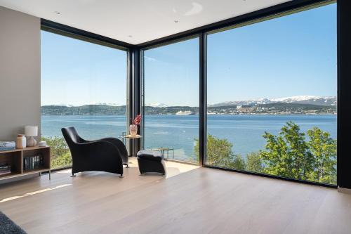 Tromso Apartment | Oceanfront penthouse duplex wamazing view!