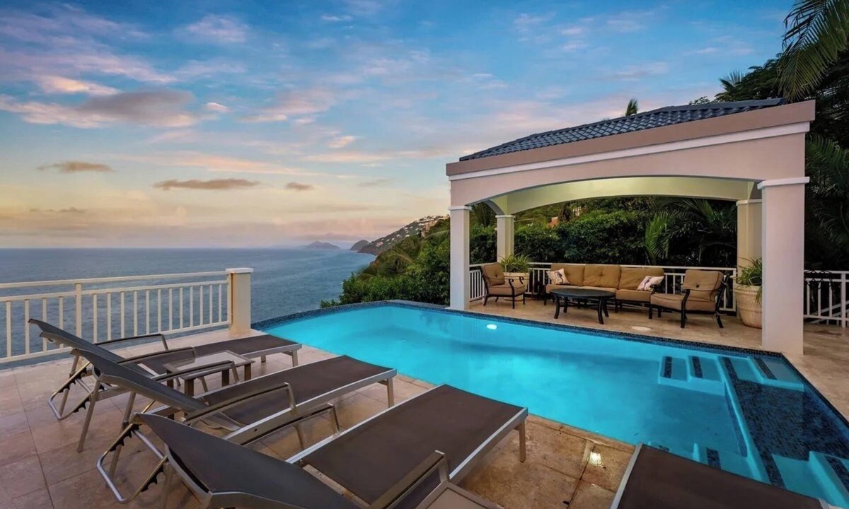 Estate Peterborg Villa | Oceanfront | Peterborg | Infinity Pool | Generator