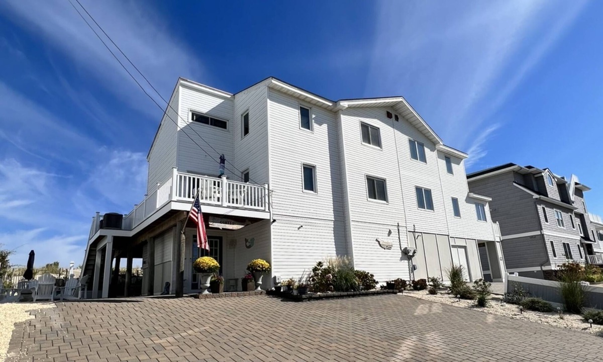 Holgate House | OCEANFRONT! PRIVATE BEACH ACCESS. Yr round RENTALS ! 914-475-1235