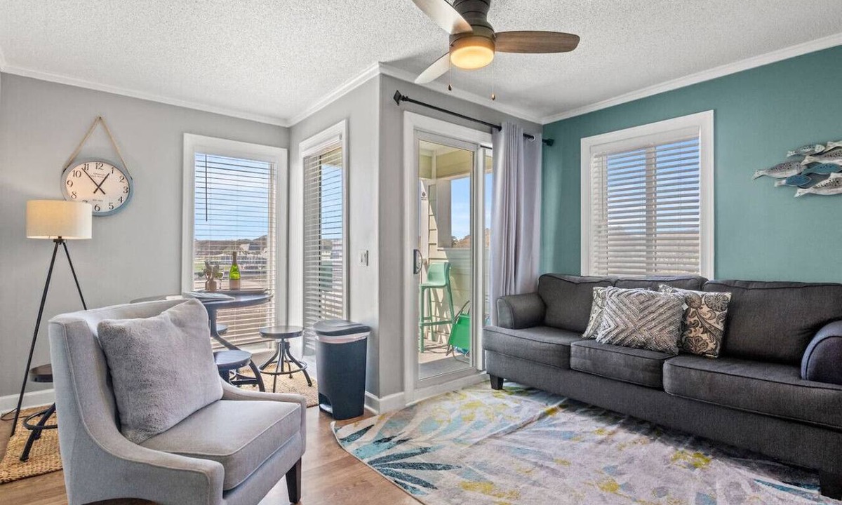 Central Myrtle Beach Condo | Oceanfront Resort 2Br Condo Pools and Hot Tubs