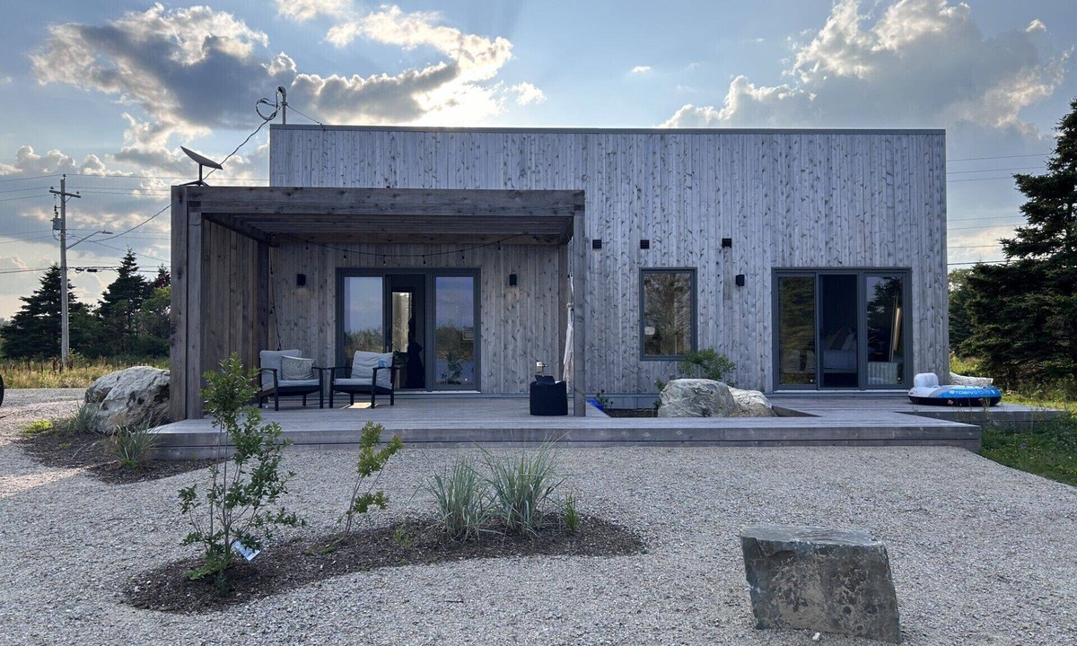 Southwest Cove Cottage | Oceanfront Retreat w/Nordic Sauna & Private Beach Experience