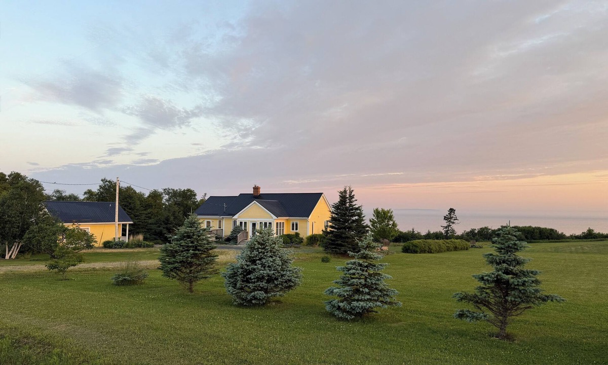 Bay of Fundy & Annapolis Valley House | Oceanfront Retreat on the Bay of Fundy – Stunning Views & Serene Privacy