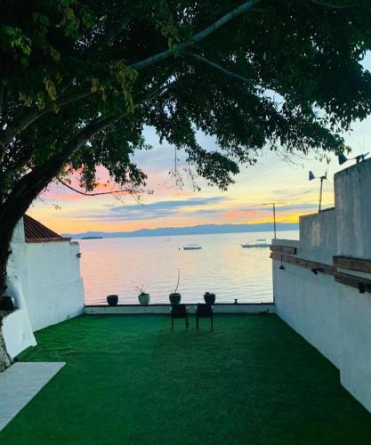 Basdiot Villa | Oceanfront Scuba Villa