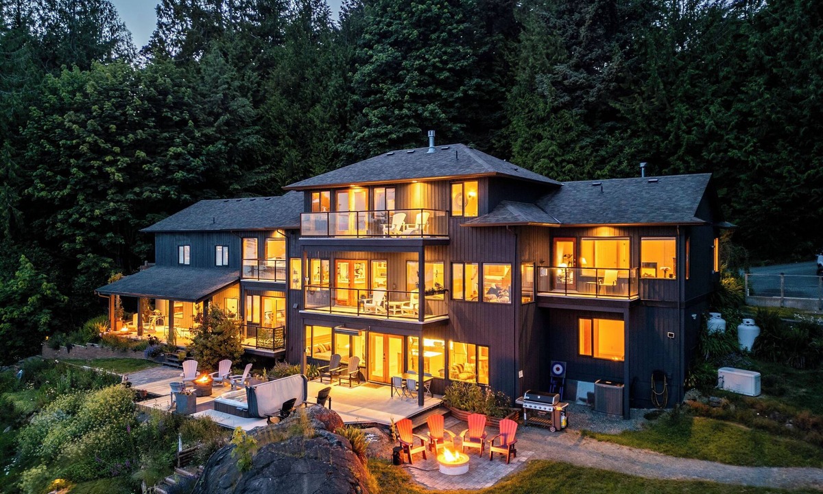 Juan de Fuca Electoral Area Condo | Oceanfront/serene/executive/4bed/4bath/private hottub/firepit wild Pacific views