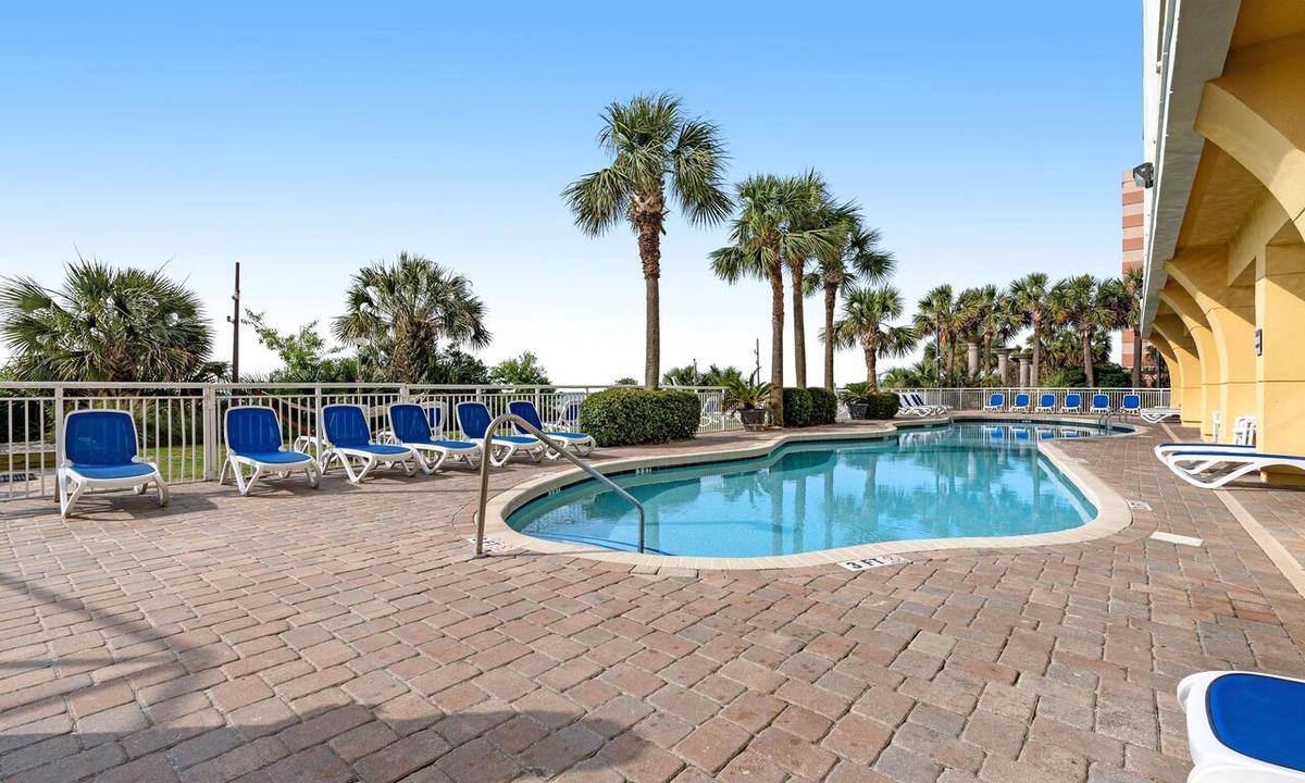 Myrtle Beach Condo | Oceanfront snowbird-friendly condo with beach views, hot tubs, pools, lazy river