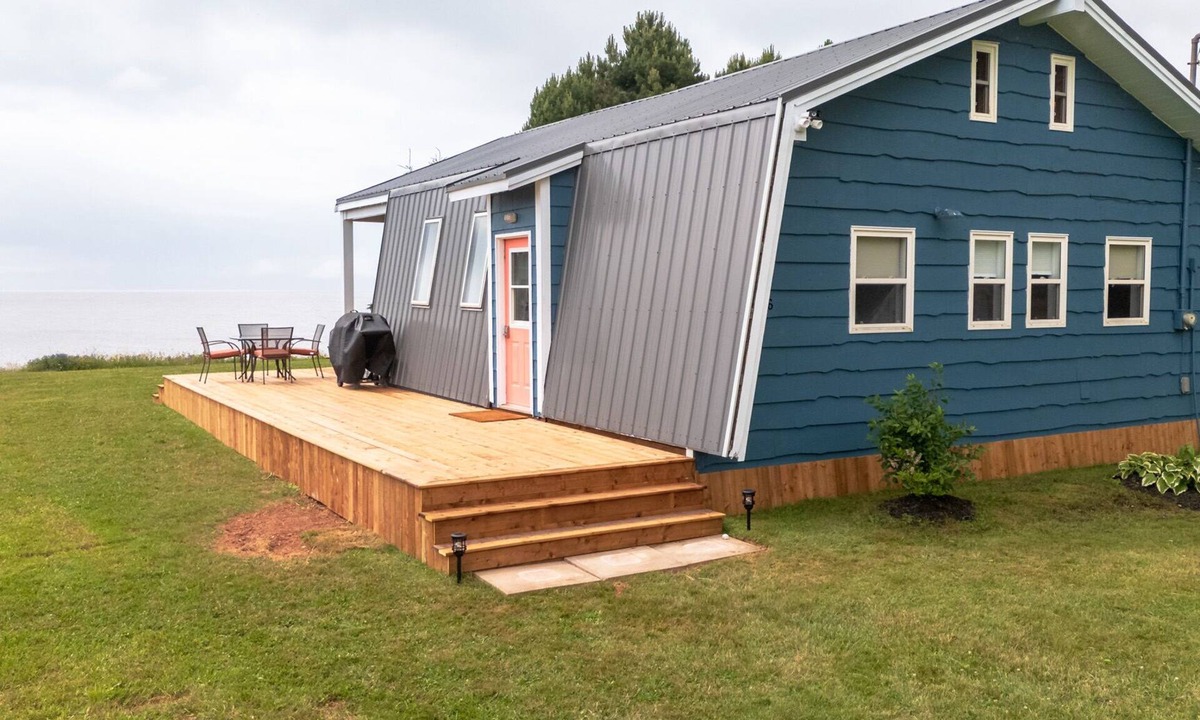 Cape Traverse Cottage | Oceanfront Stay on PEI’s South Shore