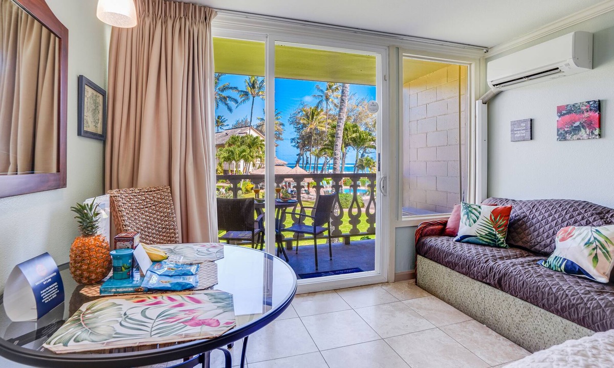 Wailua Apartment | Oceanfront studio w/ ocean view, & access to pool & hot tub - walk to the beach