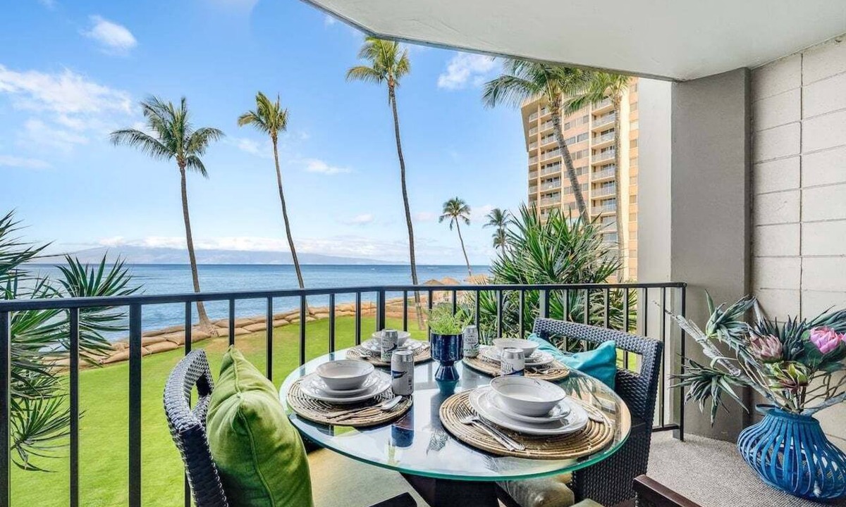 Kahana Condo | OceanFront Studio w Pool -Valley Isle 206