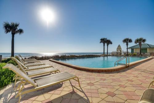 Ortona Park Apartment | Oceanfront Studio w/Resort Perks in Daytona Beach