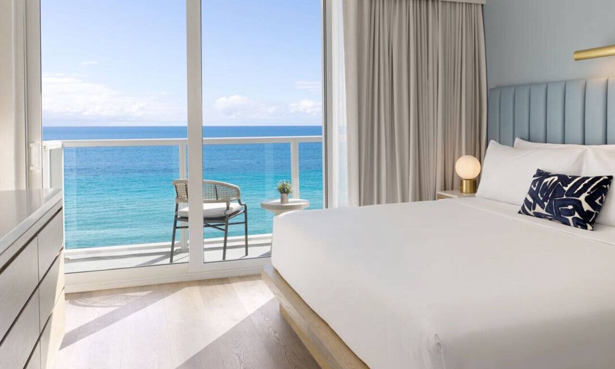 Sunny Isles Beach Resort | Oceanfront Suite at Resort