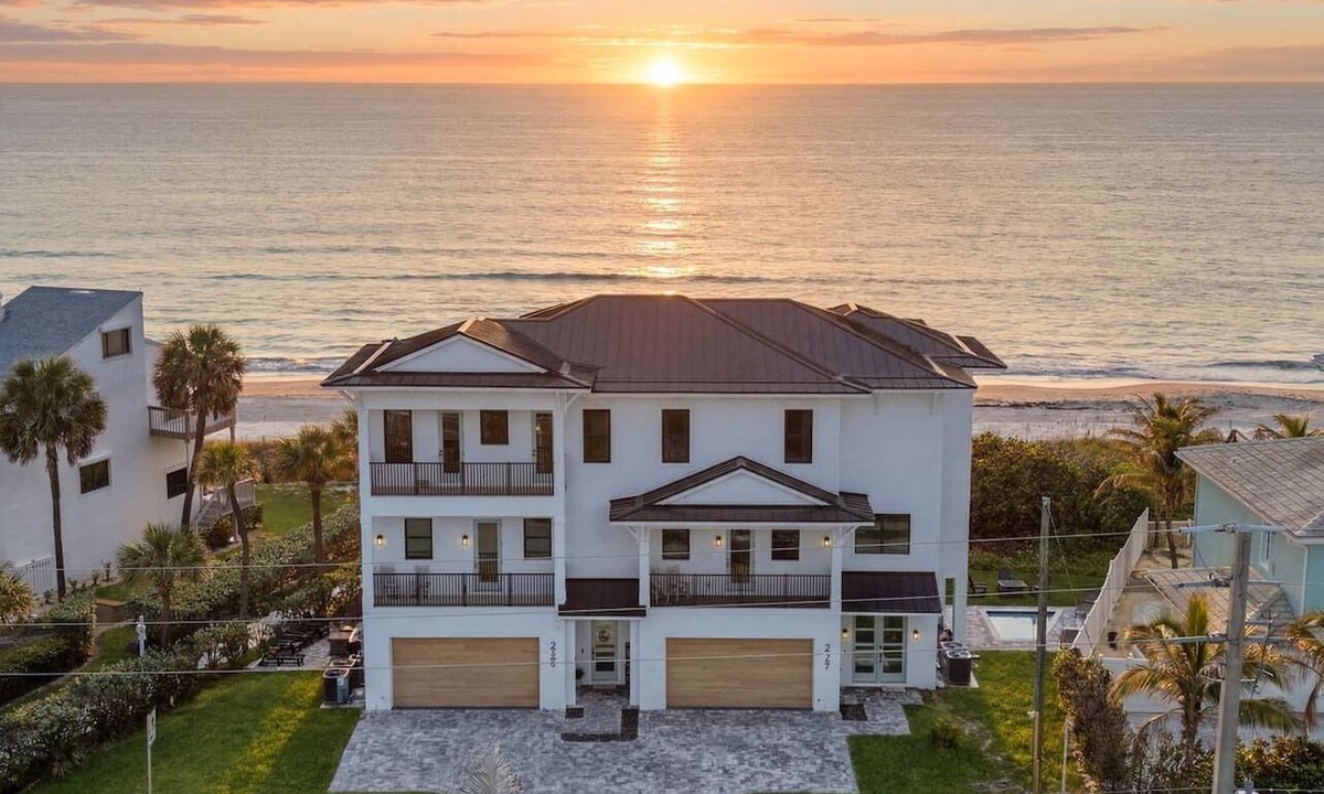 Melbourne Beach House | Oceanfront - Sunrise Coffee to Sunset Swims