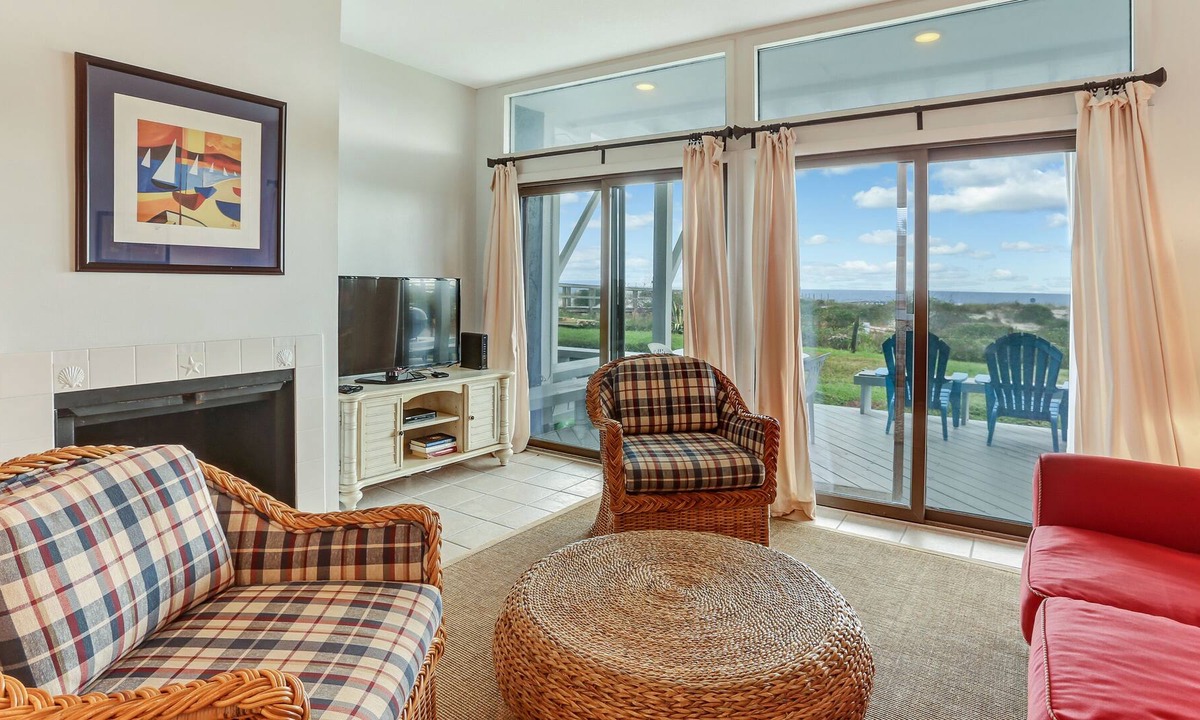 Fernandina Beach House | Oceanfront townhouse with updated kitchen Easy access to the beach; vehicles permitted on beach.