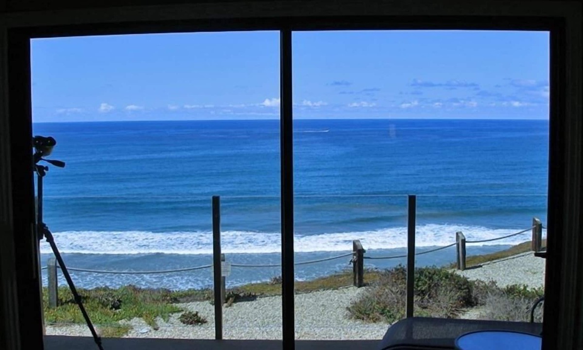 Solana Beach Condo | Oceanfront! Unobstructed Views-Corner Unit - Totally Remodeled 2024
