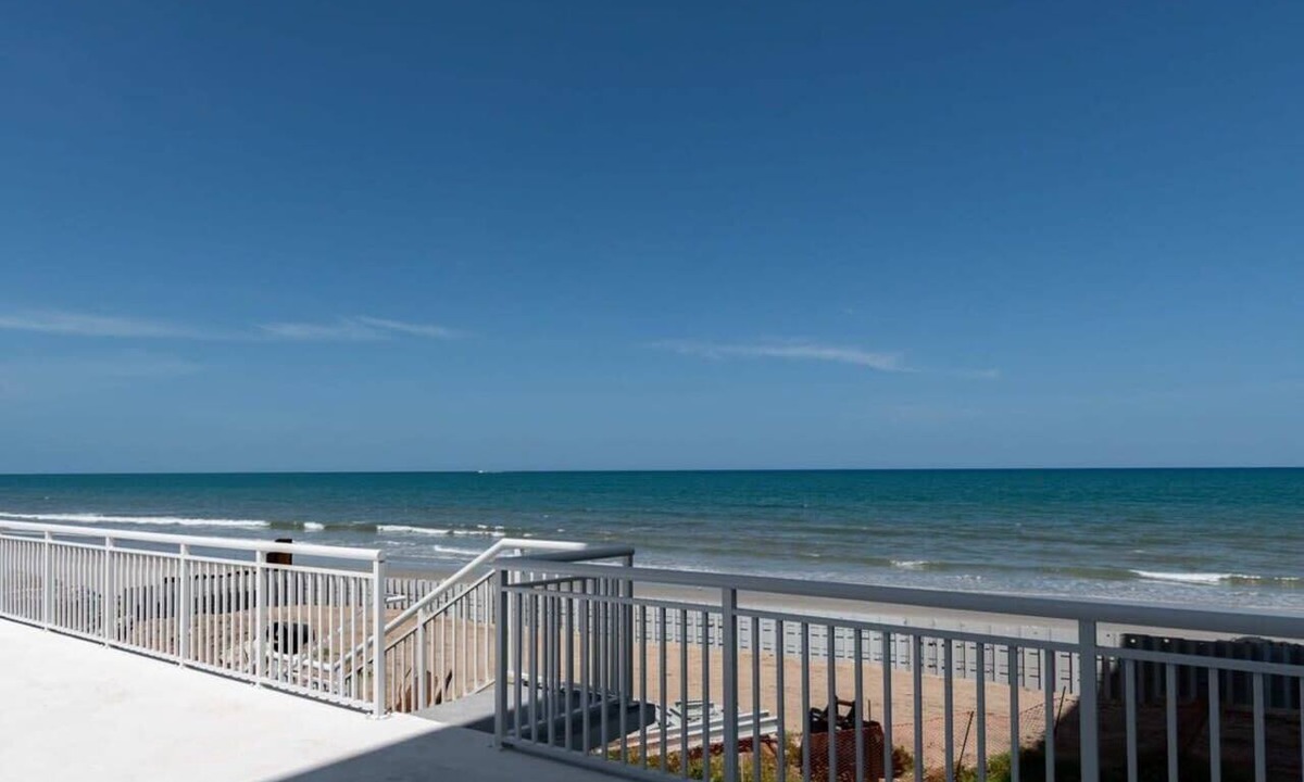 South Patrick Shores Condo | Oceanfront Updated Condo - Direct Beach Access!