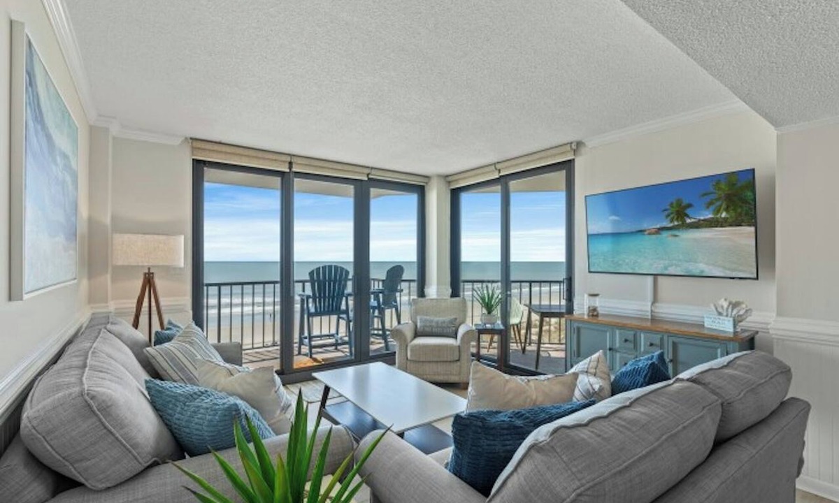 Crescent Beach Apartment | Oceanfront 3BR- Crescent Sands I5- Outdoor Pool