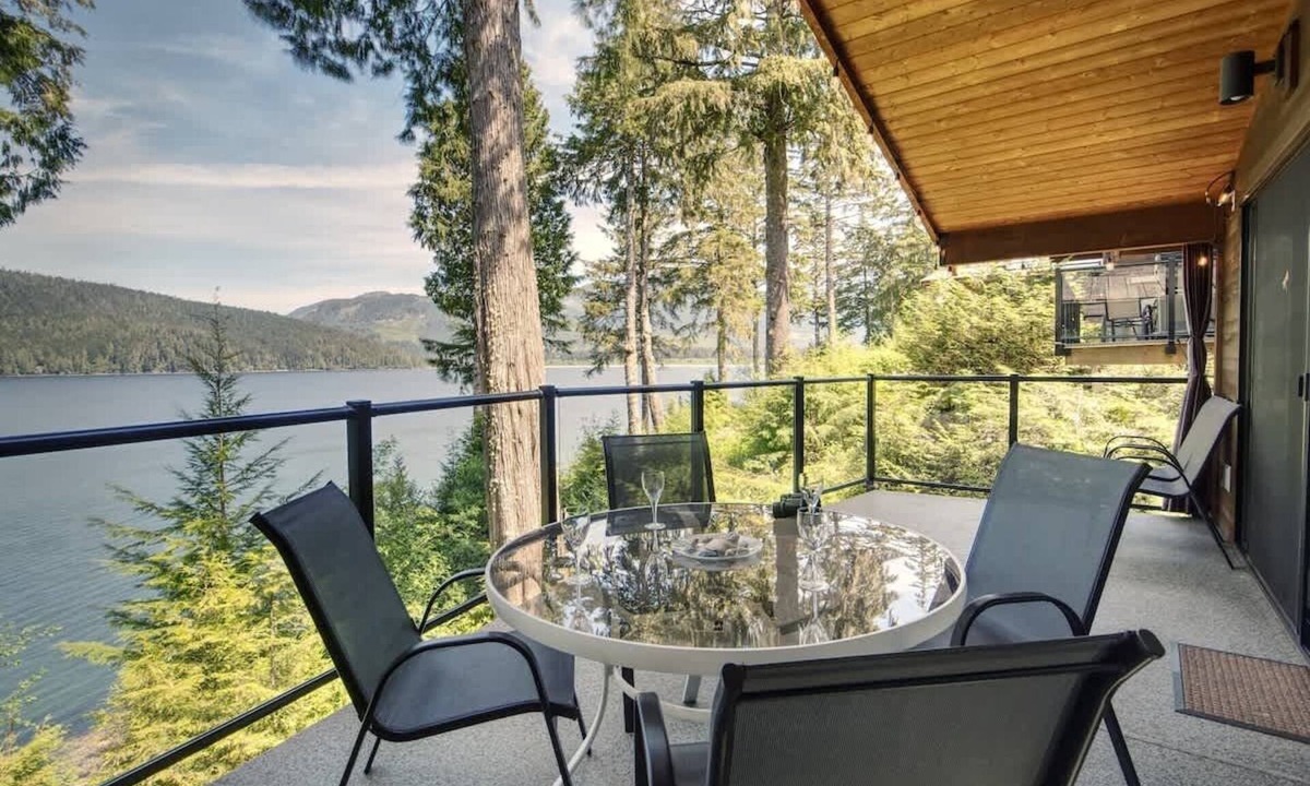 Port Renfrew Cabin | Oceanfront view 2 entertainment areas -Pet Friendly
