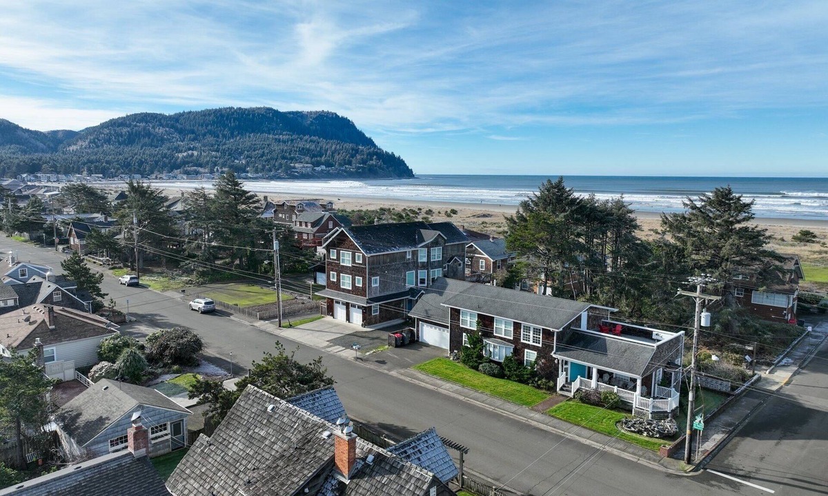 Seaside House | Oceanfront views, on promenade, Spacious 4-bd in S Seaside w jacuzzi