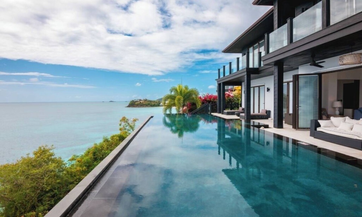Fryes Beach Hotel | Oceanfront Villa | Indoor & Outdoor Dining | Sunset Views