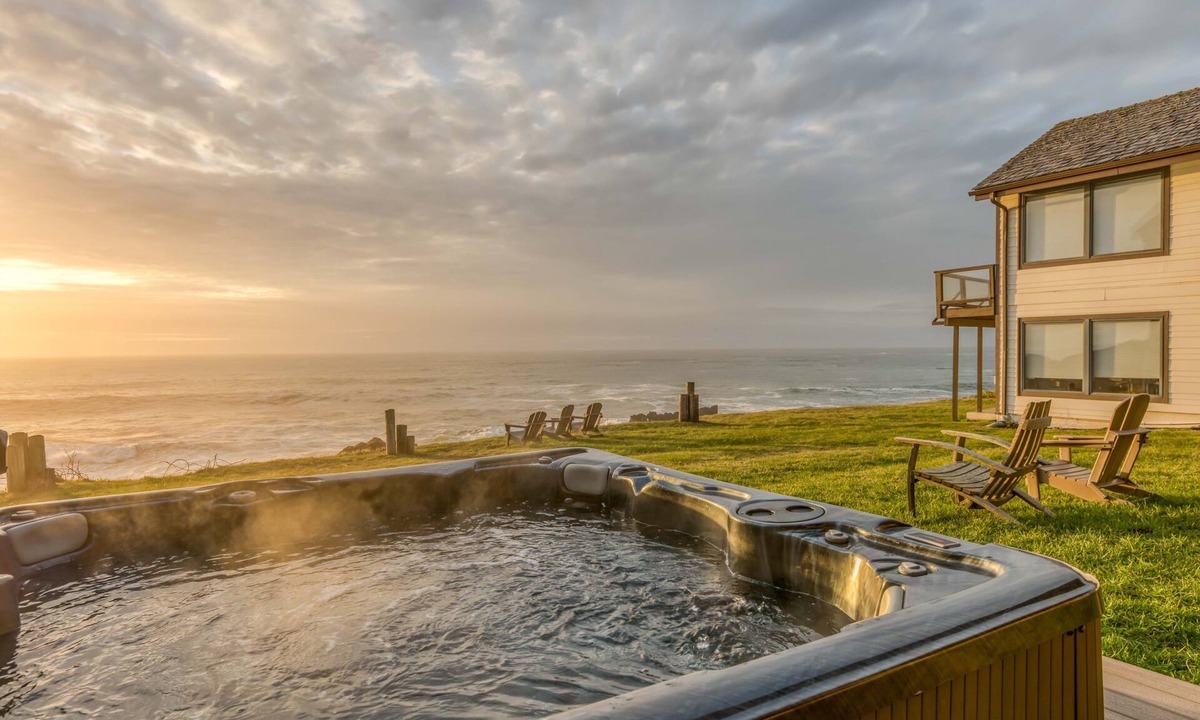 Depoe Bay House | Oceanfront Whale Watching Retreat