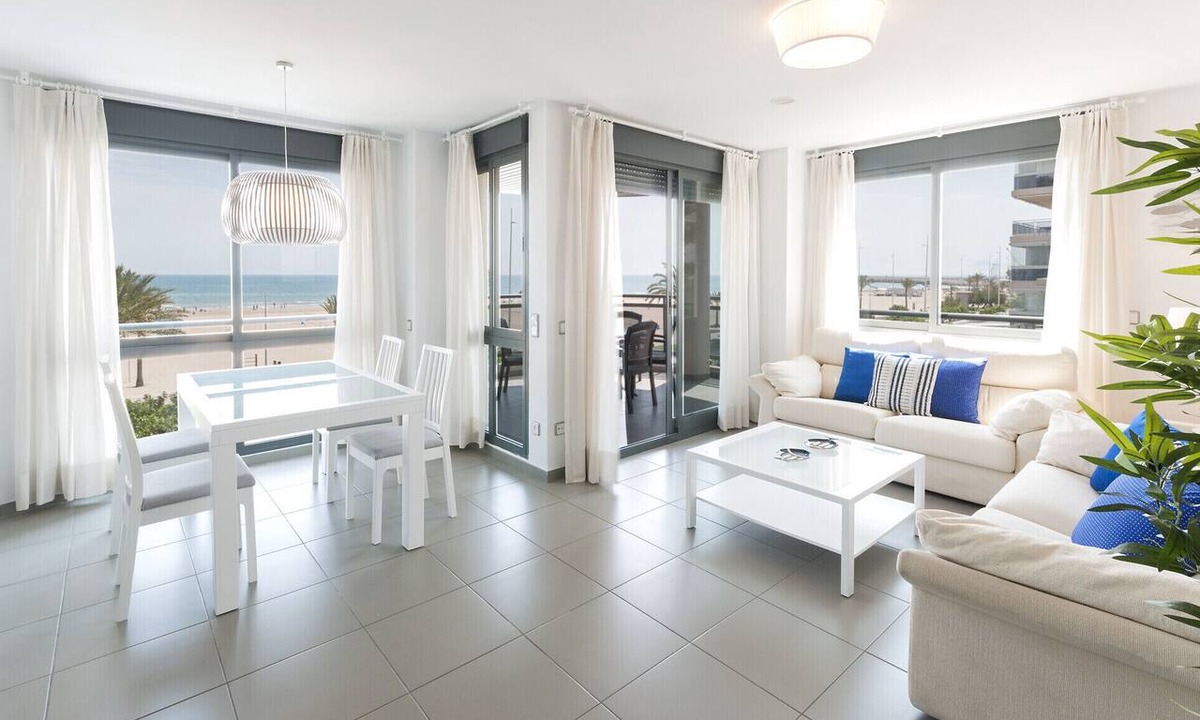 Grau i Platja Apartment | Oceanfront with stunning views of the sunset! Recently redecorated ! - only families