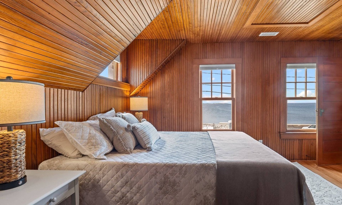 Scituate House | Oceanfront World Cup Home | Roomy Interior and Minutes to Downtown