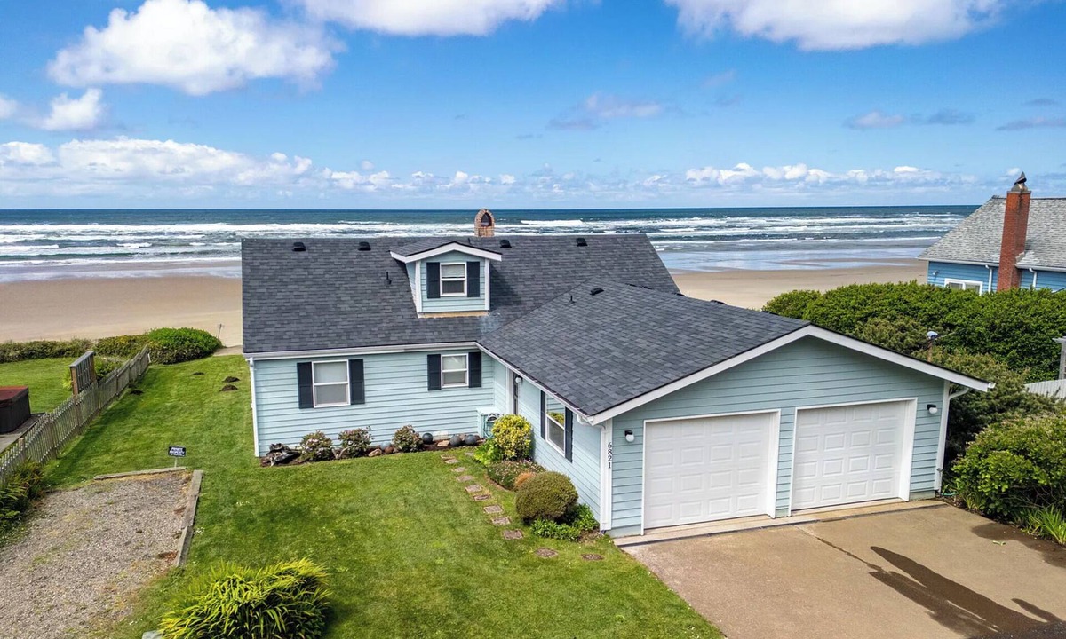 Yachats Cottage | Oceanfront Yachats Retreat with Private Beach Access for 30+ Night Stays