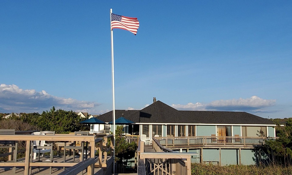 Southern Shores House | OCEANFRONT☆One level living w/ramp access to house & dune deck. Walk to dining!