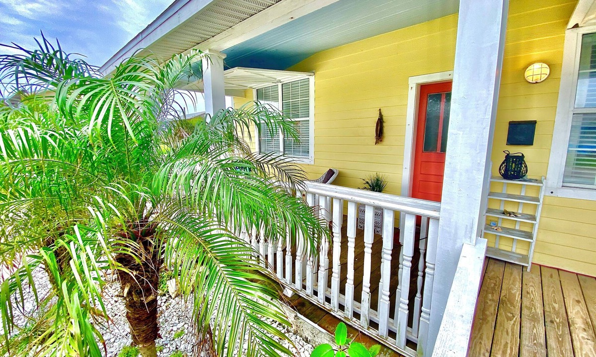 St. Augustine Beach Cottage | Oceans 11 : Steps from Saint Augustine’s Favorite Magical Beach