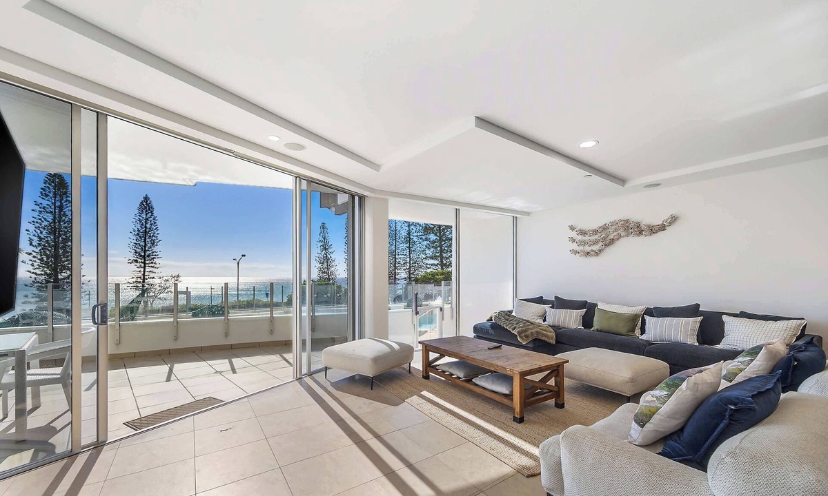 Mooloolaba Apartment | Oceans 203 Luxury Beachfront Apt