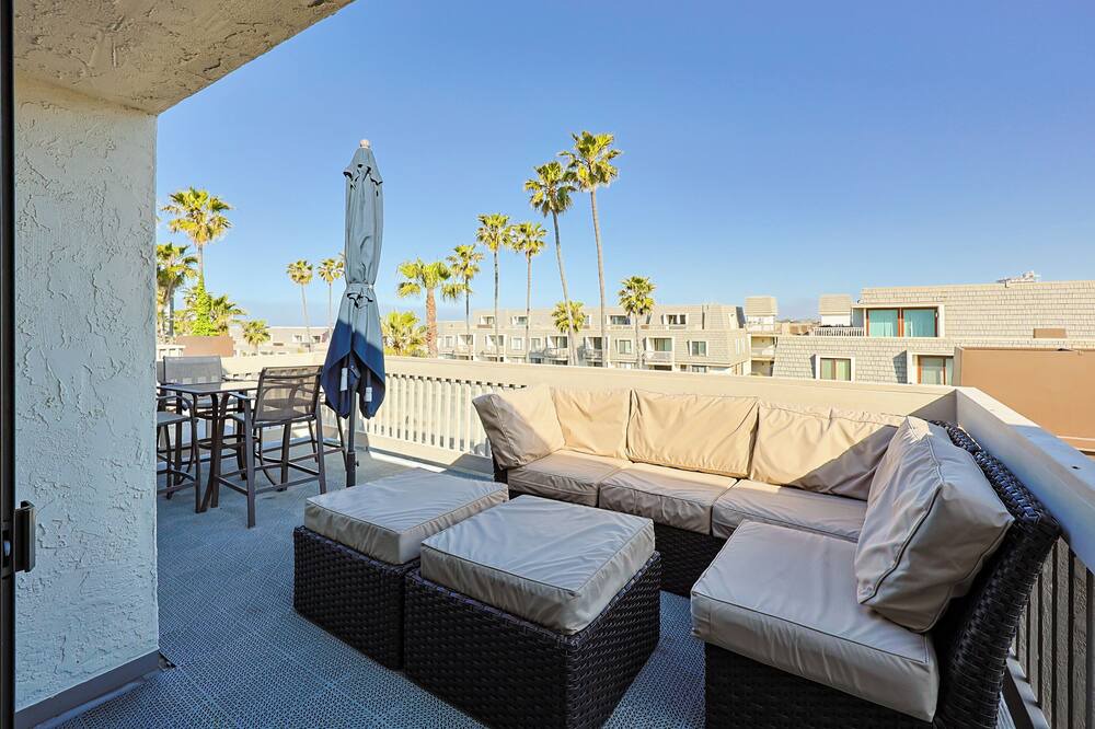Townsite Condo | Oceanside Beach Condos