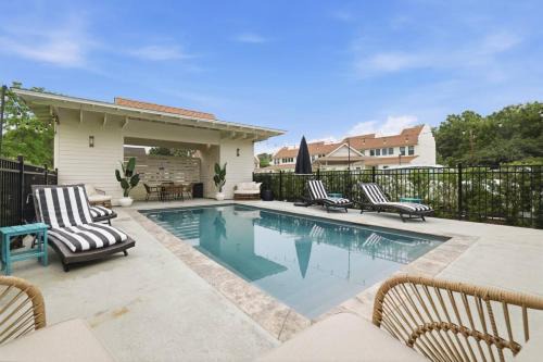 Pass Christian House | Oceanside Breeze - 1BD - Pool