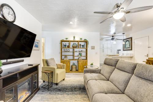 Loma Alta House | Oceanside Condo w/Pool & Hot Tub Access!
