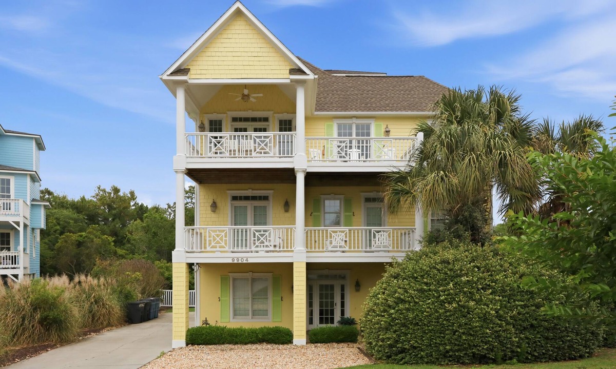 Emerald Isle House | Oceanside,private pool,golf cart,elevator,easy beach access,in Spinnaker's Reach