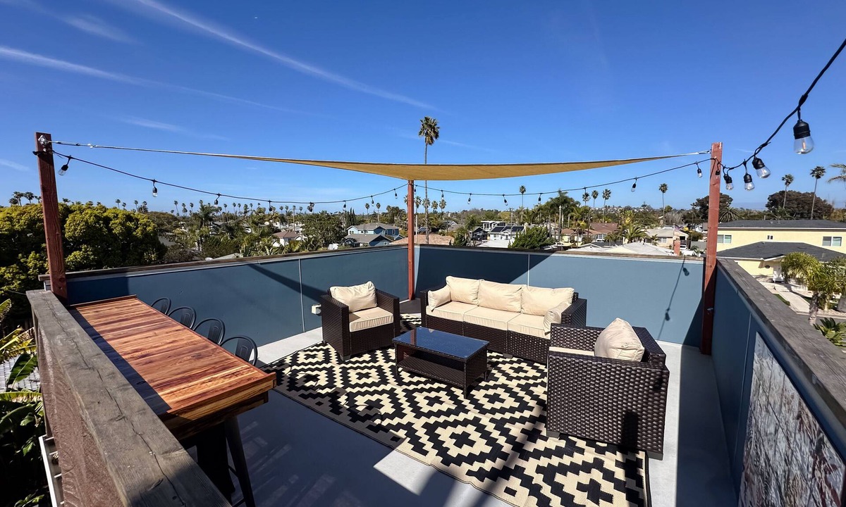 South Oceanside House | Oceanside Rooftop Retreat Sleeps 4