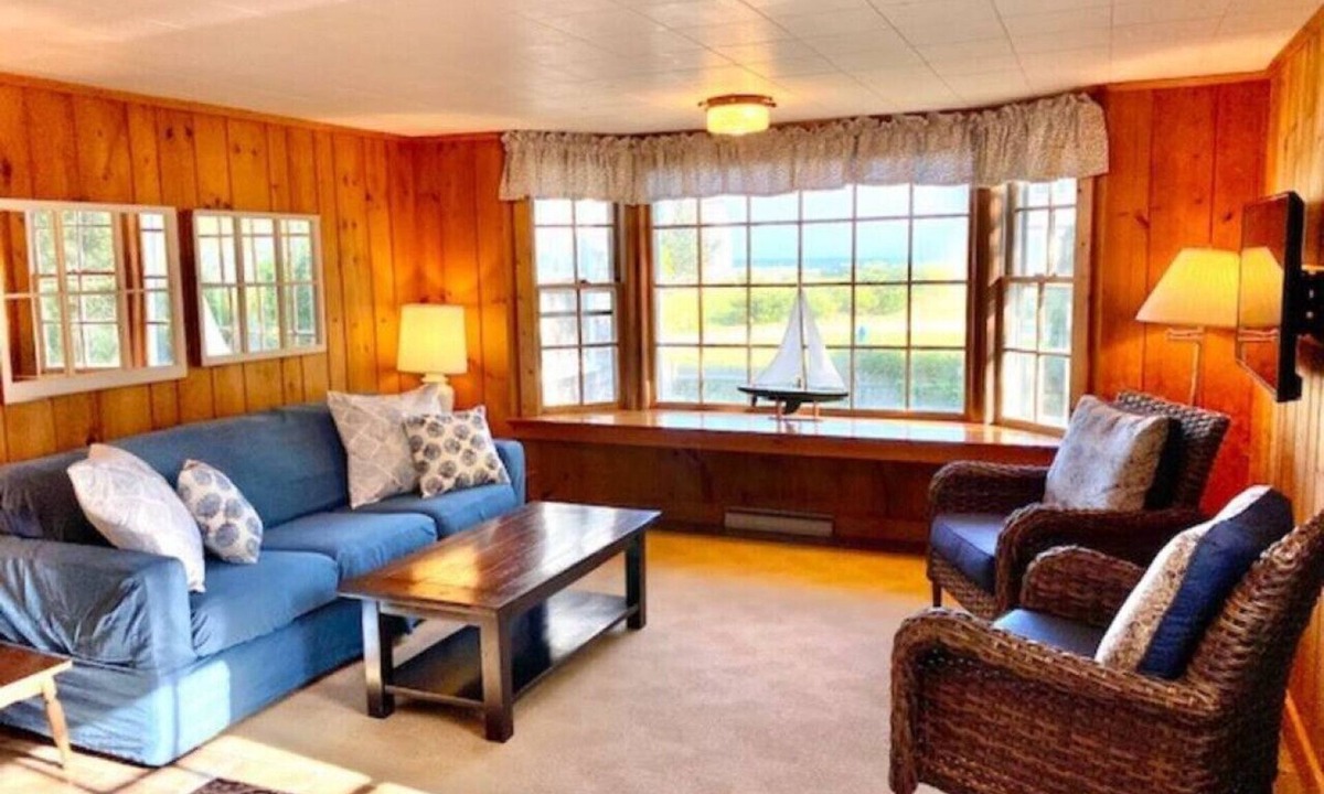 Northwest Harwich House | Oceanview 2 BR cottage across from Pleasant Beach!