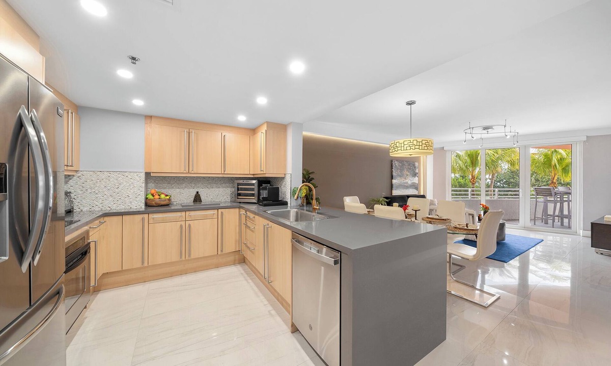 South of Fifth Condo | Oceanview 2B Condo at the Ocean Place-3C