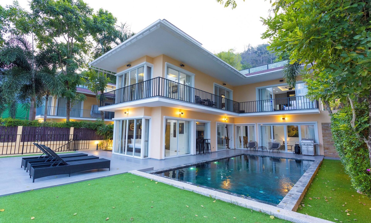 Chalong Villa | Oceanview 4BR Villa Jacuzzi Escape V180