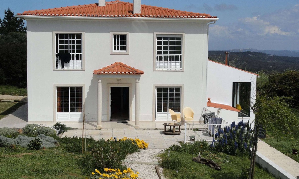 Caldas da Rainha Villa | Oceanview Cliff Retreat