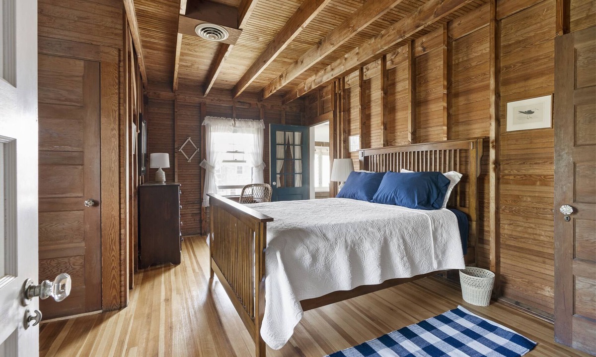 Madison House | Oceanview Cottage by East Wharf Beach Madison CT