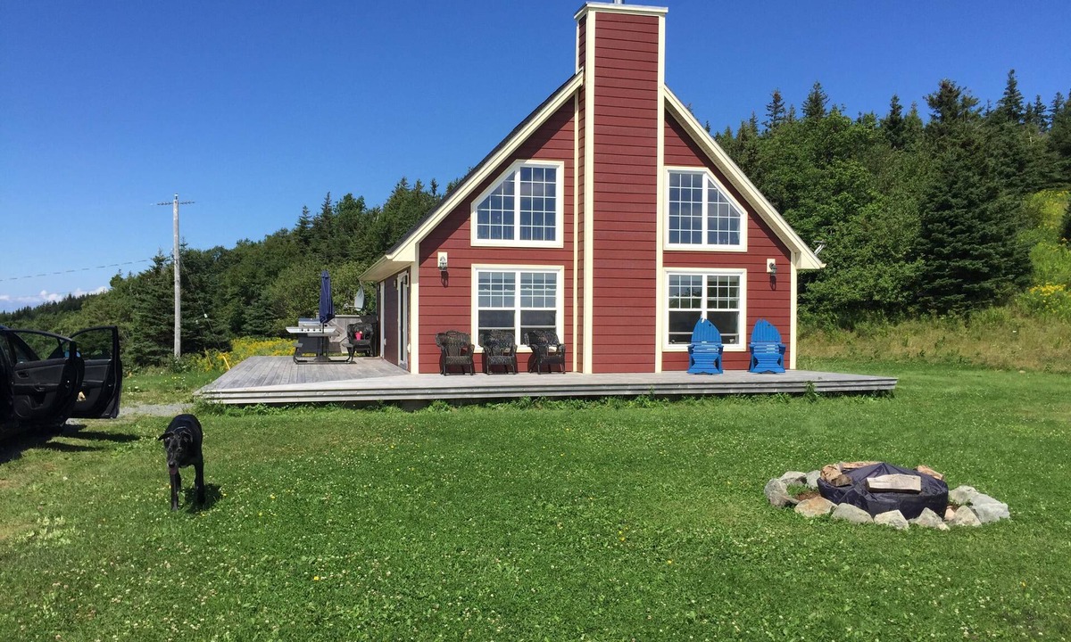 Livingstone Cove Cottage | Oceanview Cottage - Enjoy Your Morning Coffee at the Lighthouse!