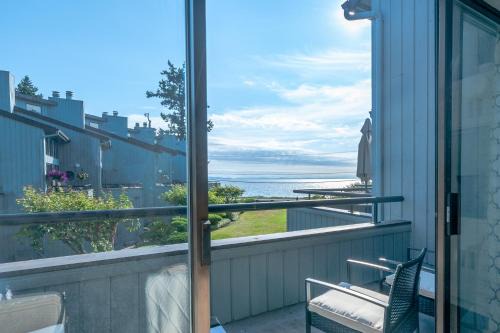Birch Bay Apartment | Oceanview Escape at Birch Bay with indoor Pool & Hot Tub