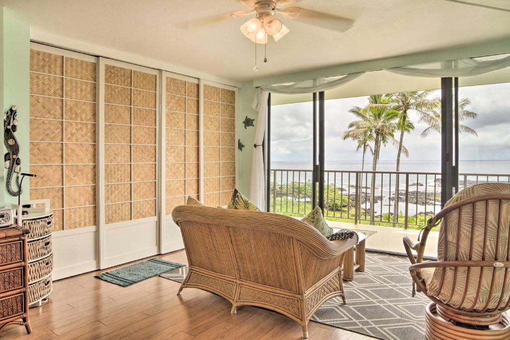 Hilo Apartment | Oceanview Hilo Condo with Indoor-Outdoor Living