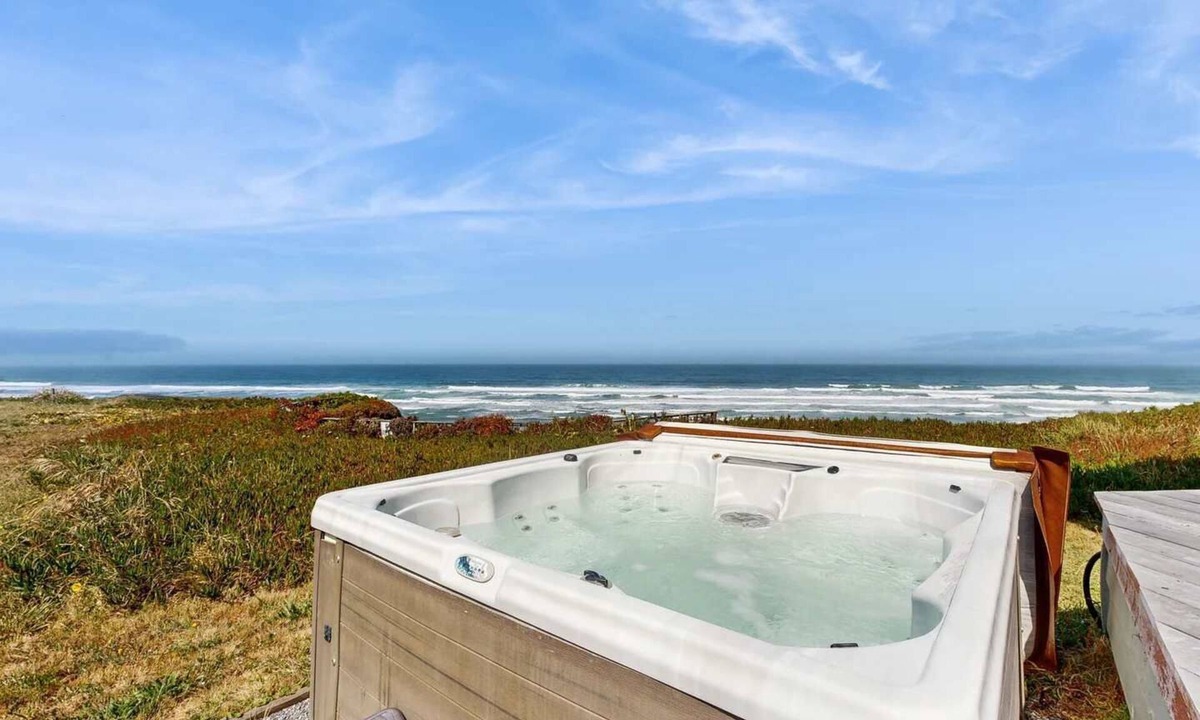 Fort Bragg House | Oceanview Home with Hot Tub & Private Beach Access