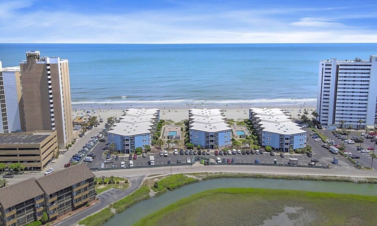 The Dunes Condo | Oceanview Oasis: Steps from the Beach – Cozy 2BR/2BA Myrtle Beach Condo