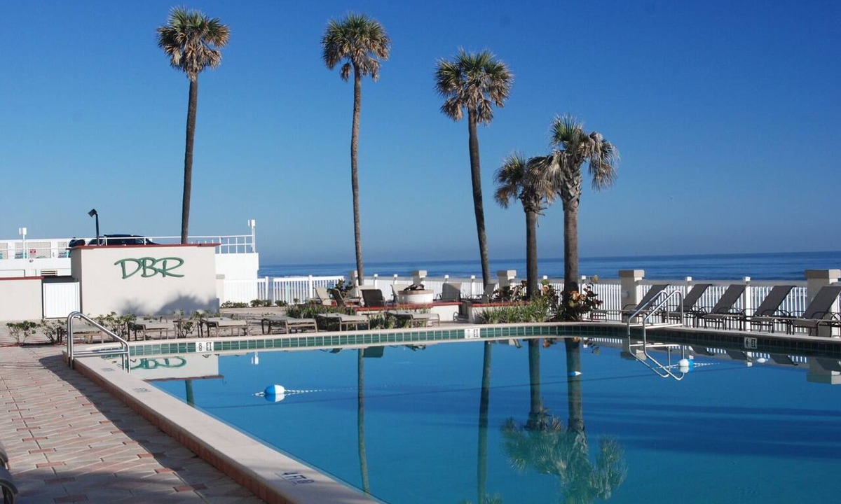 Ortona Park Condo | Oceanview | Private Balcony | Pool | Hot Tub |Beach