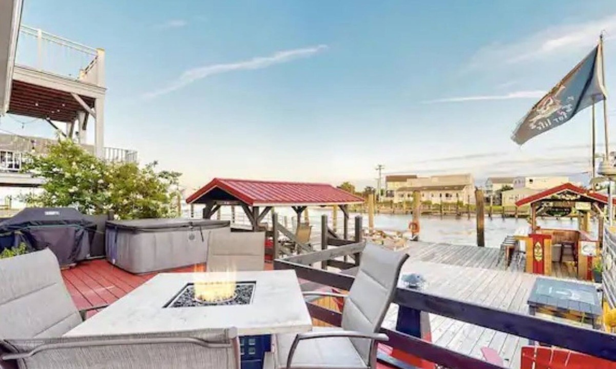 South Bowers House | Oceanview Riverfront retreat w/hot tub and private dock! - 10 min from DE Turf