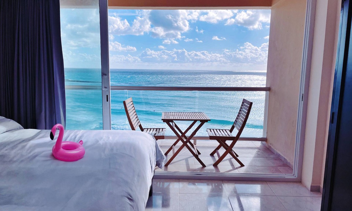 Punta Cancun Apartment | Oceanview Studio Beachfront in Hotel Zone
