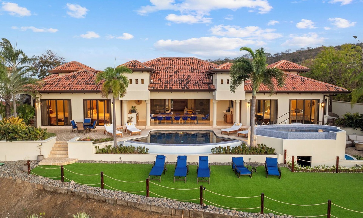 Coco House | Oceanview Villa | Pool, Hot Tub & Breakfast